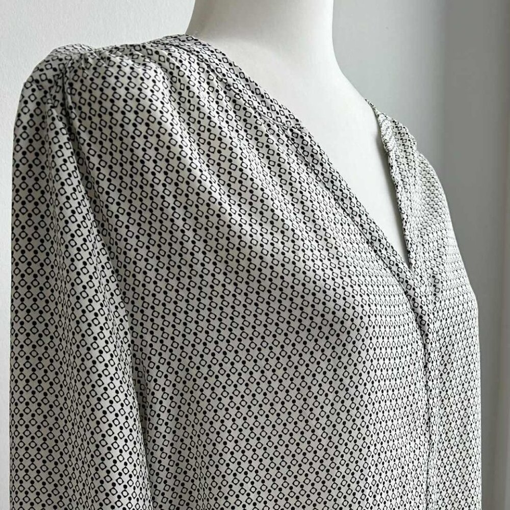 NYDJ Ivory & Black Recycled-Poly Geometric Pintuck Blouse Oversized Fit – US L